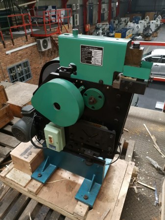 MECHANICAL CROPPING MACHINE R28 000